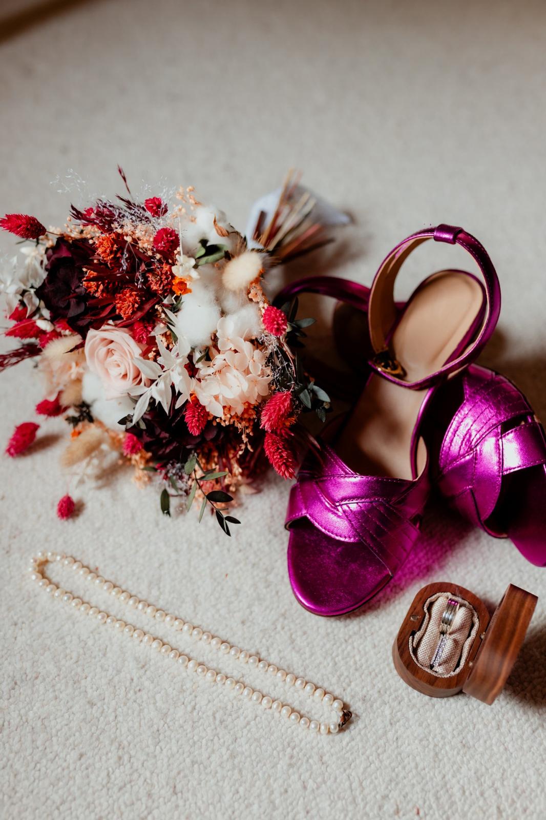 Bouquet et accessoires mariage — maquilleuse professionnelle Morbihan